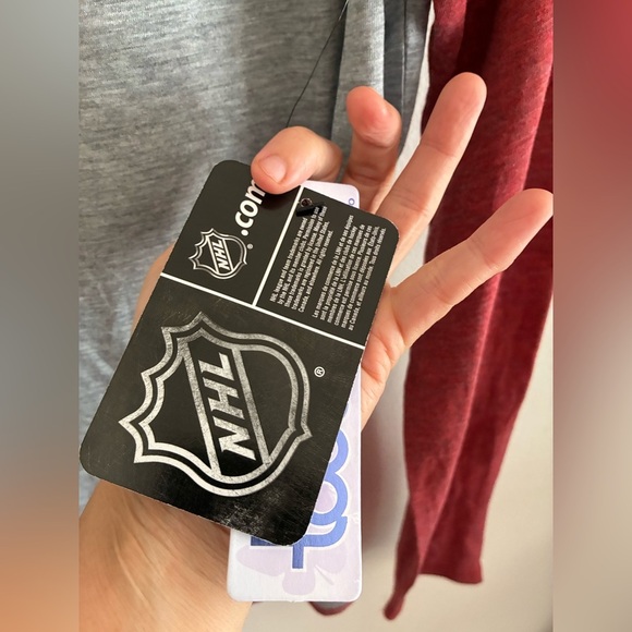 Touch by Alyssa Milano Detroit Red Wings Raglan Top Large NWT Lightweight - Picture 6 of 7